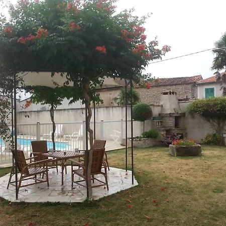 Holiday home L'ouche De Mai